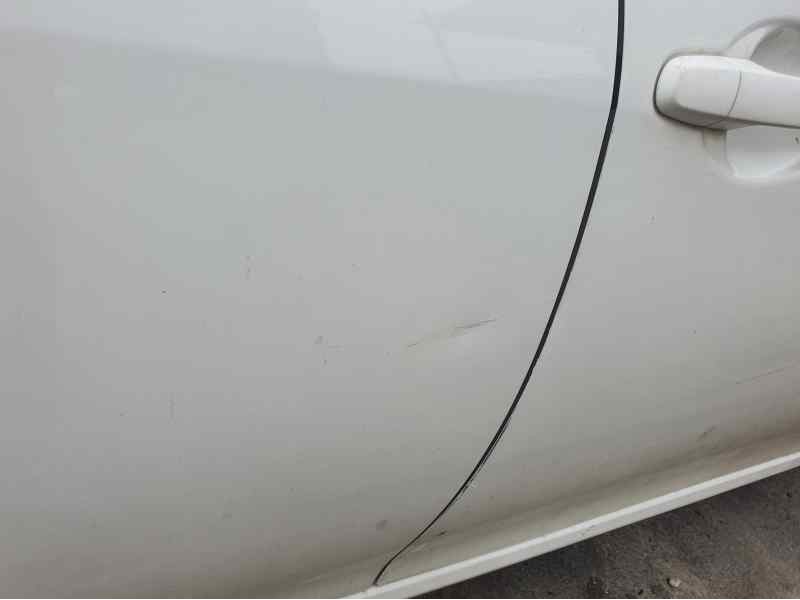 Recambio de puerta trasera derecha para toyota auris 1.4 d-4d 90 cv referencia OEM IAM   