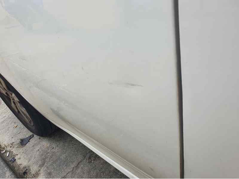 Recambio de puerta trasera derecha para toyota auris 1.4 d-4d 90 cv referencia OEM IAM   