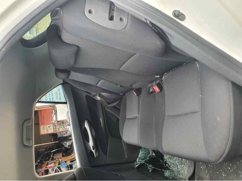 Recambio de asientos traseros para toyota auris 1.4 d-4d 90 cv referencia OEM IAM   
