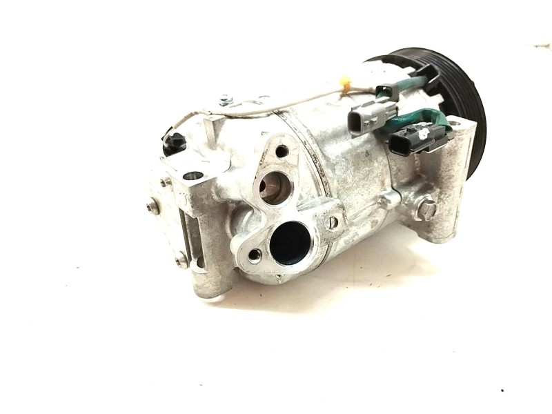 Recambio de compresor aire acondicionado para renault clio v referencia OEM IAM 926004423R  
