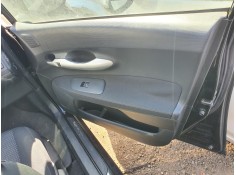 Recambio de guarnecido puerta delantera derecha para toyota auris 2.0 d-4d cat referencia OEM IAM   