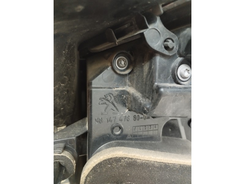 Recambio de piloto trasero izquierdo para peugeot 2008 (--.2013) 1.2 12v e-thp referencia OEM IAM 9814747880  