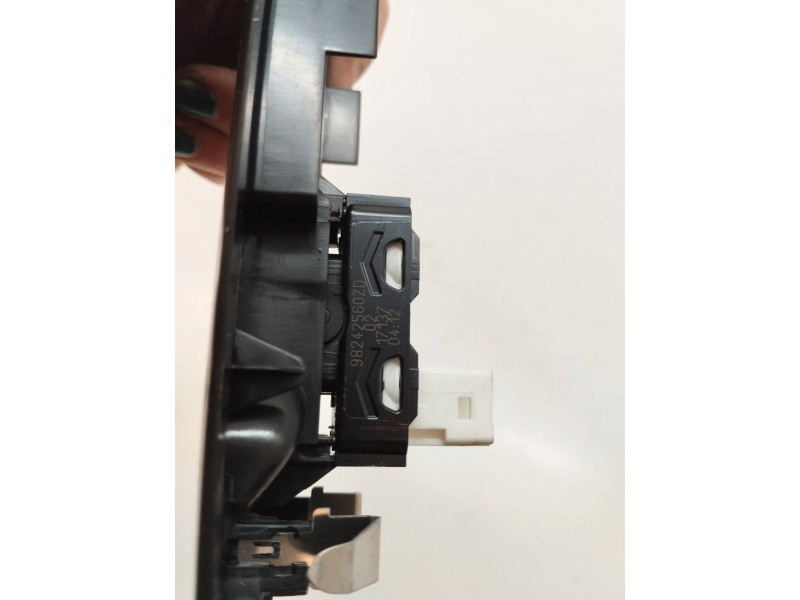 Recambio de mando elevalunas delantero derecho para peugeot 2008 (--.2013) 1.2 12v e-thp referencia OEM IAM 98242560ZD  
							