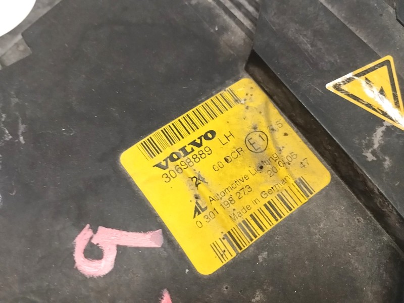 Recambio de faro izquierdo para volvo v50 familiar 2.4i kinetic referencia OEM IAM 30698889  