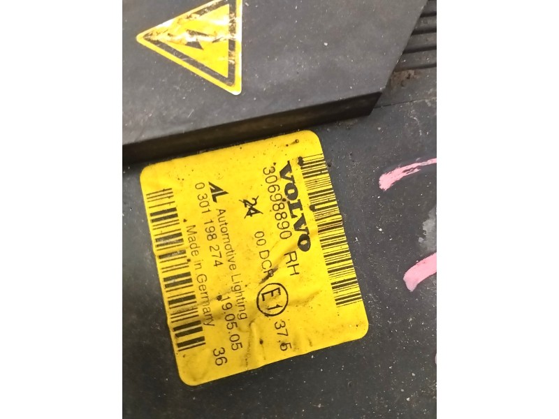 Recambio de faro derecho para volvo v50 familiar 2.4i kinetic referencia OEM IAM 30698890  