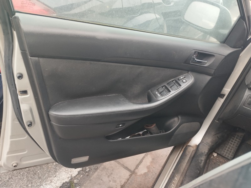 Recambio de guarnecido puerta delantera izquierda para toyota avensis berlina (t25) 2.2 d-4d cat referencia OEM IAM   
							