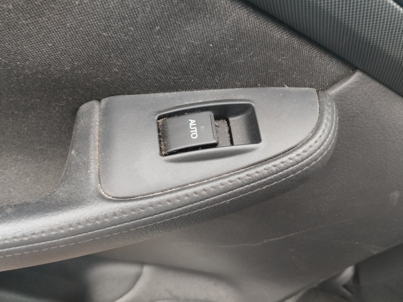 Recambio de mando elevalunas trasero izquierdo para toyota avensis berlina (t25) 2.2 d-4d cat referencia OEM IAM   
							