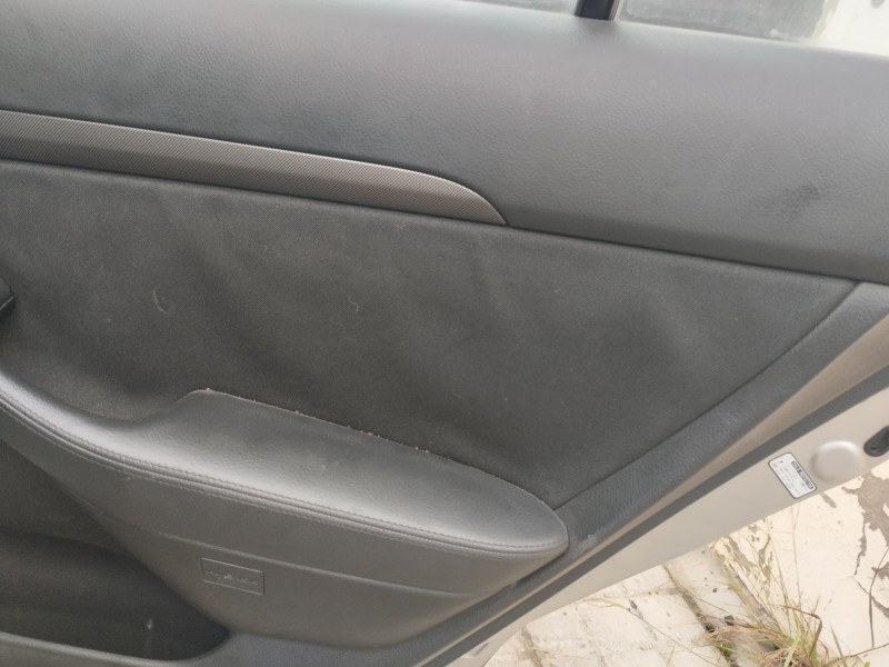 Recambio de guarnecido puerta trasera derecha para toyota avensis berlina (t25) 2.2 d-4d cat referencia OEM IAM   
							