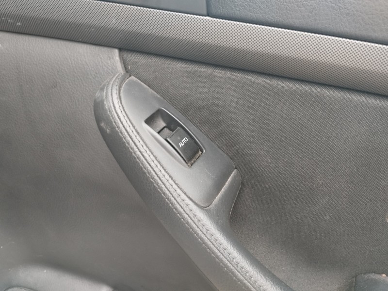 Recambio de mando elevalunas trasero derecho para toyota avensis berlina (t25) 2.2 d-4d cat referencia OEM IAM   
							