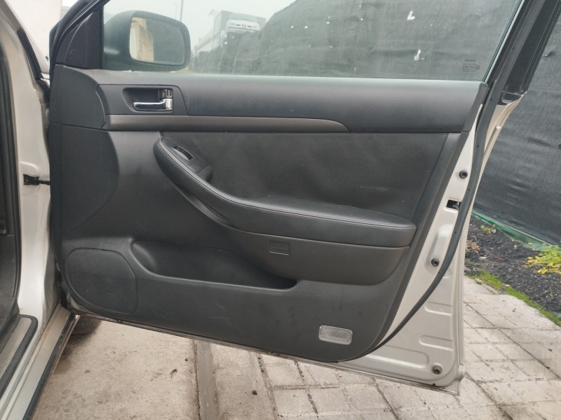 Recambio de guarnecido puerta delantera derecha para toyota avensis berlina (t25) 2.2 d-4d cat referencia OEM IAM   
							