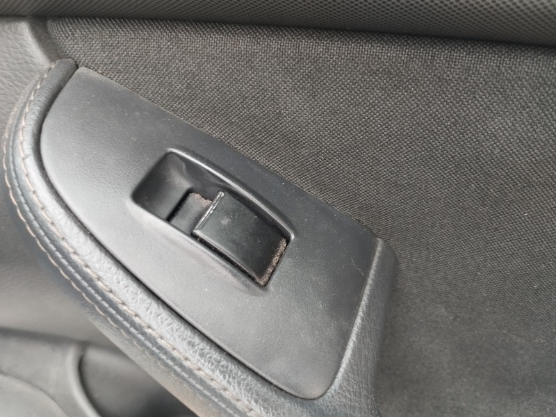 Recambio de mando elevalunas delantero derecho para toyota avensis berlina (t25) 2.2 d-4d cat referencia OEM IAM   
							