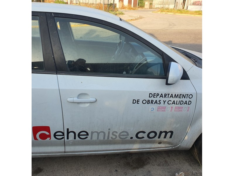 Recambio de puerta delantera derecha para kia cee´d 1.6 crdi cat referencia OEM IAM   