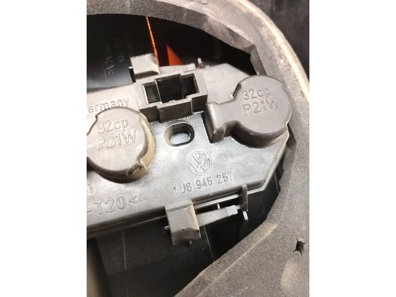 Recambio de piloto trasero derecho para volkswagen golf iv berlina (1j1) 1.6 referencia OEM IAM 1J6945257  