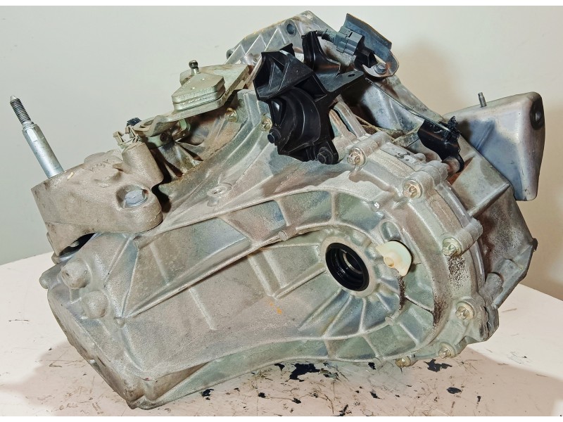 Recambio de caja cambios para dacia duster ambiance 4x2 referencia OEM IAM TL4B075  