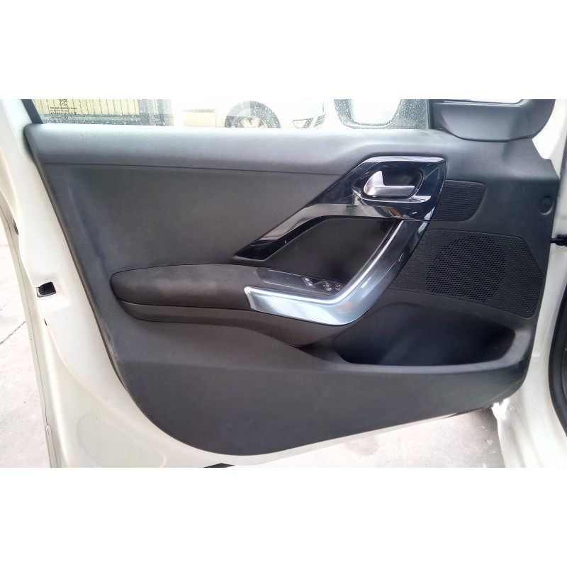 Recambio de guarnecido puerta delantera izquierda para peugeot 208 1.6 16v hdi fap referencia OEM IAM   