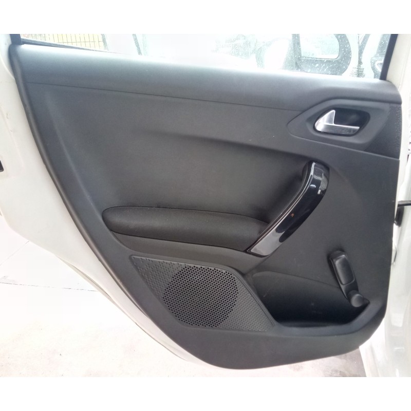 Recambio de guarnecido puerta trasera izquierda para peugeot 208 1.6 16v hdi fap referencia OEM IAM   