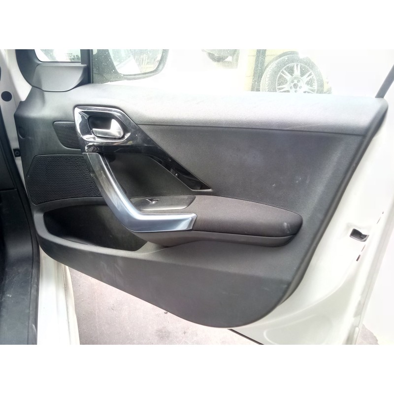 Recambio de guarnecido puerta delantera derecha para peugeot 208 1.6 16v hdi fap referencia OEM IAM   