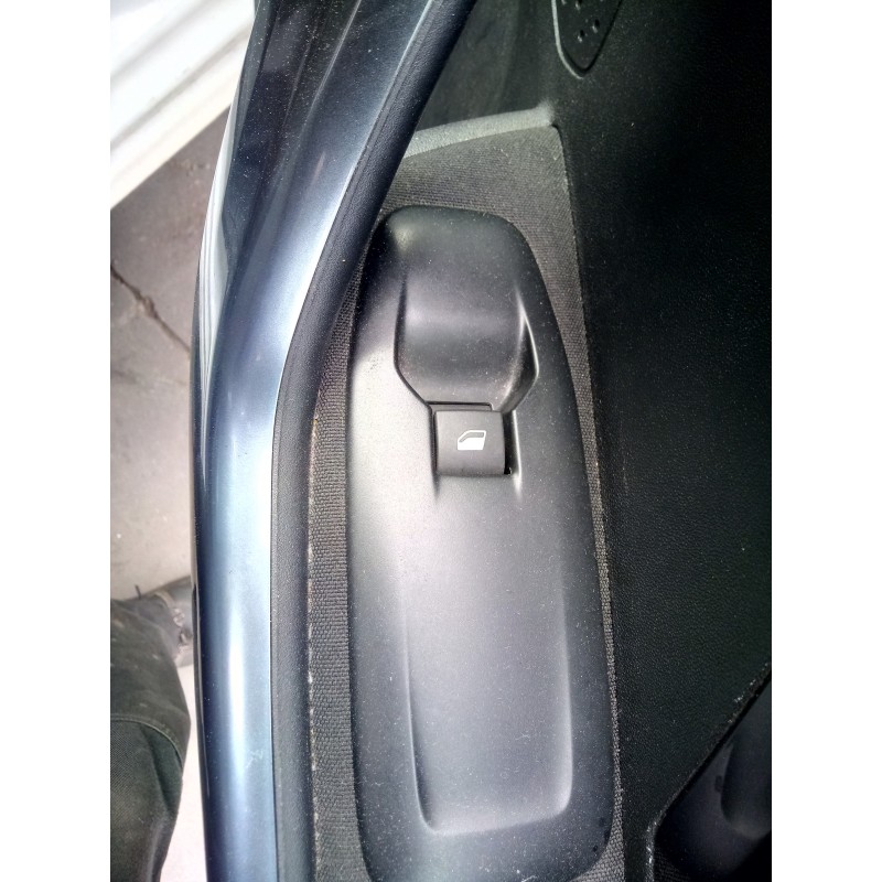 Recambio de mando elevalunas delantero derecho para peugeot 208 1.6 16v hdi fap referencia OEM IAM   