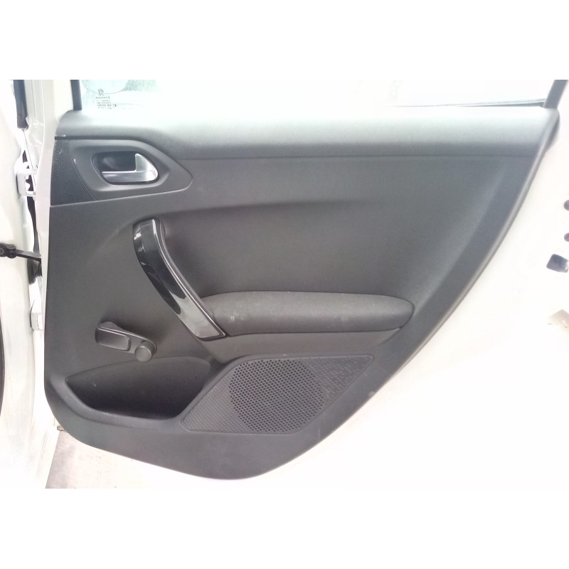 Recambio de guarnecido puerta trasera derecha para peugeot 208 1.6 16v hdi fap referencia OEM IAM   