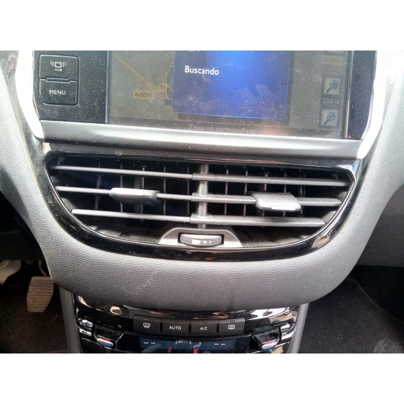 Recambio de rejilla aireadora para peugeot 208 1.6 16v hdi fap referencia OEM IAM   