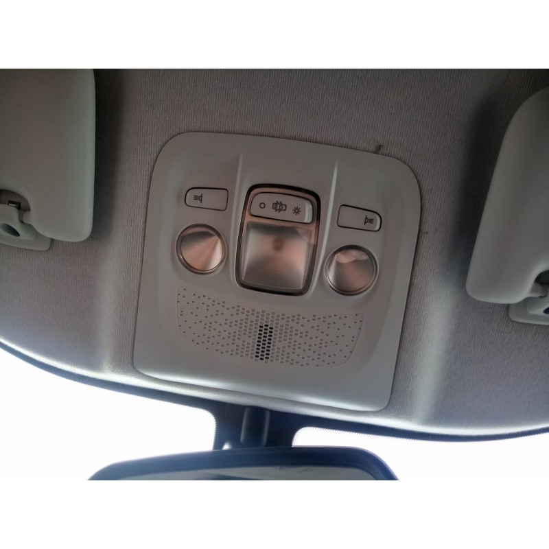 Recambio de luz interior para peugeot 208 1.6 16v hdi fap referencia OEM IAM   