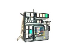 Recambio de caja reles / fusibles para kia sportage line 2wd referencia OEM IAM   
