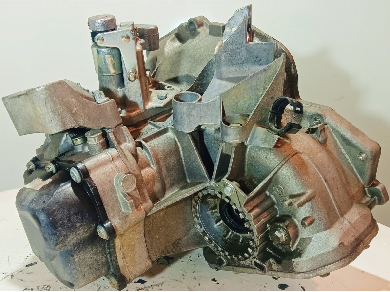 Recambio de caja cambios para opel corsa e selective referencia OEM IAM B68S394  