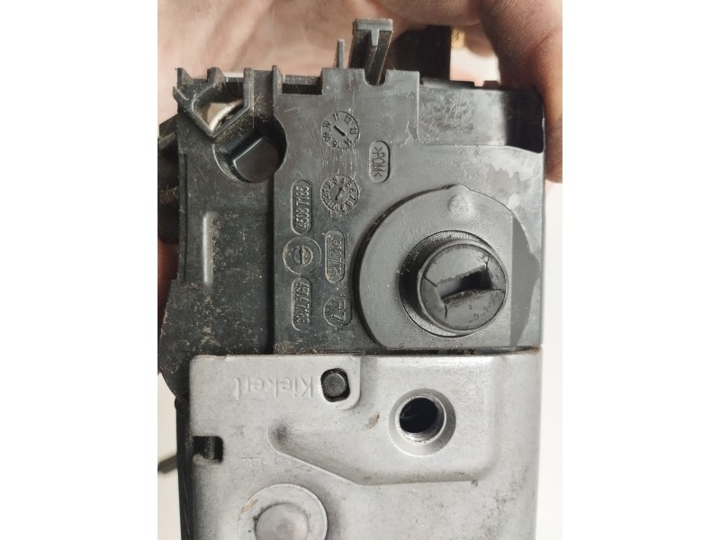 Recambio de cerradura puerta delantera derecha para peugeot 208 1.2 12v vti referencia OEM IAM 45047185  