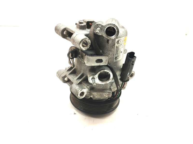 Recambio de compresor aire acondicionado para peugeot 208 referencia OEM IAM   