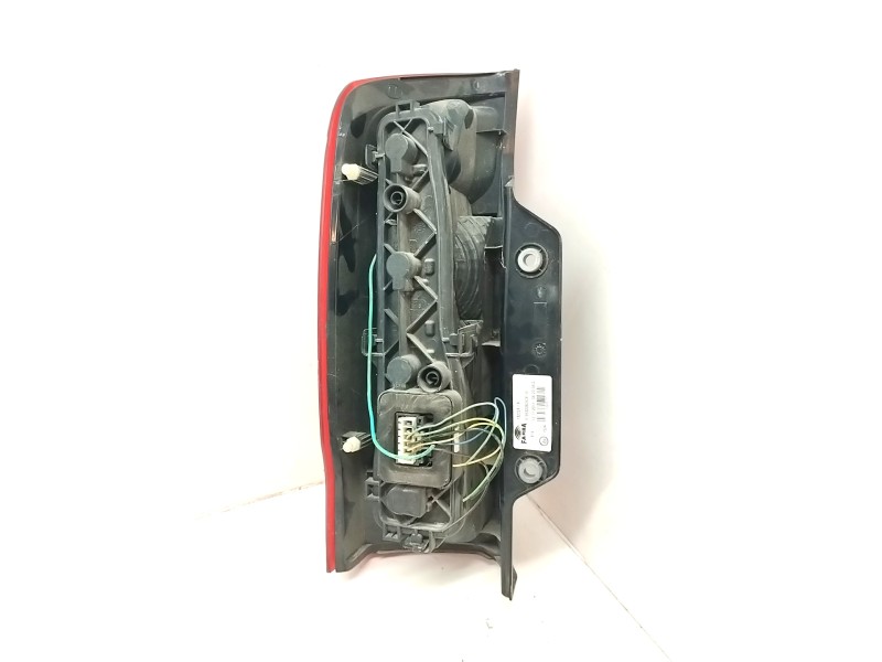 Recambio de piloto trasero derecho para fiat fiorino adventure combi referencia OEM IAM 13202F  