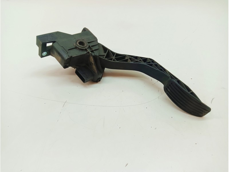 Recambio de potenciometro pedal para iveco daily furgón 2.3 diesel cat referencia OEM IAM 5801333490  