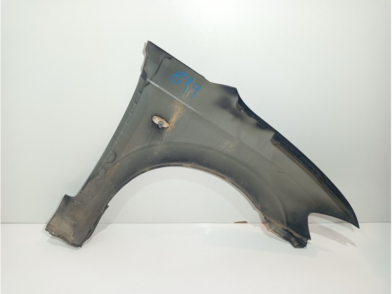 Recambio de aleta delantera izquierda para ssangyong rodius 2.7 turbodiesel cat referencia OEM IAM   