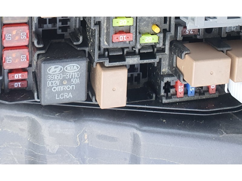 Recambio de caja reles / fusibles para kia cee´d 1.4 crdi cat referencia OEM IAM 3916037110  